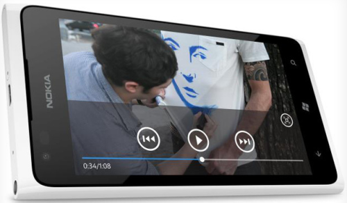 Nokia Lumia 900 appare in versione Bianca e in preordine sul sito play.com