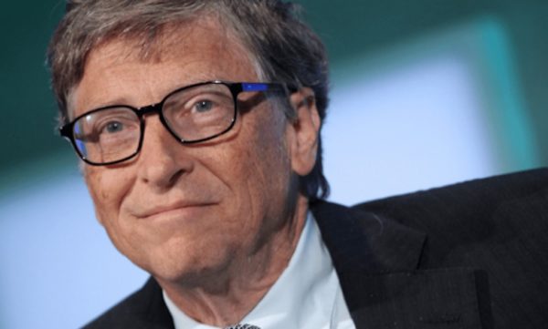 Bill Gates lancia l’allarme sull’AI: “Un accordo globale sarà più difficile dei negoziati sul nucleare”